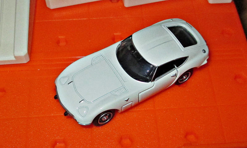 Illustration for article titled Tomica Tuesday: Premium Toyota 2000GT